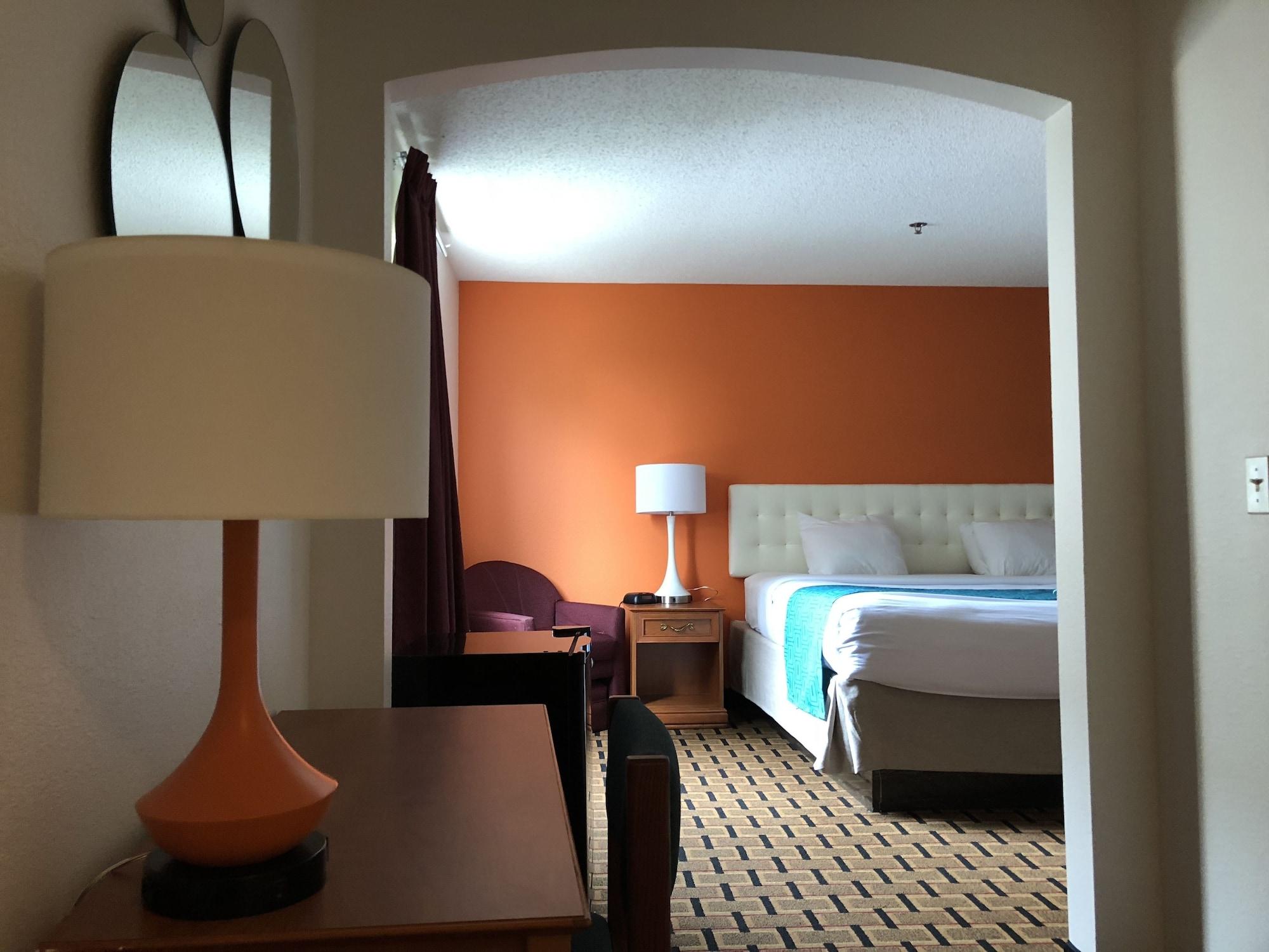 Howard Johnson By Wyndham Airport Hotel 3*