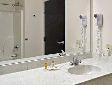 Hotel Howard Johnson By Wyndham Airport 3*