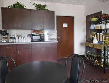 Hotel Howard Johnson By Wyndham Airport 3*